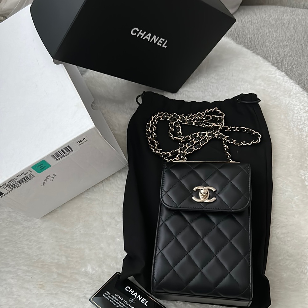 Brand new 😍 Authentic Chanel Trendy Phone Purse